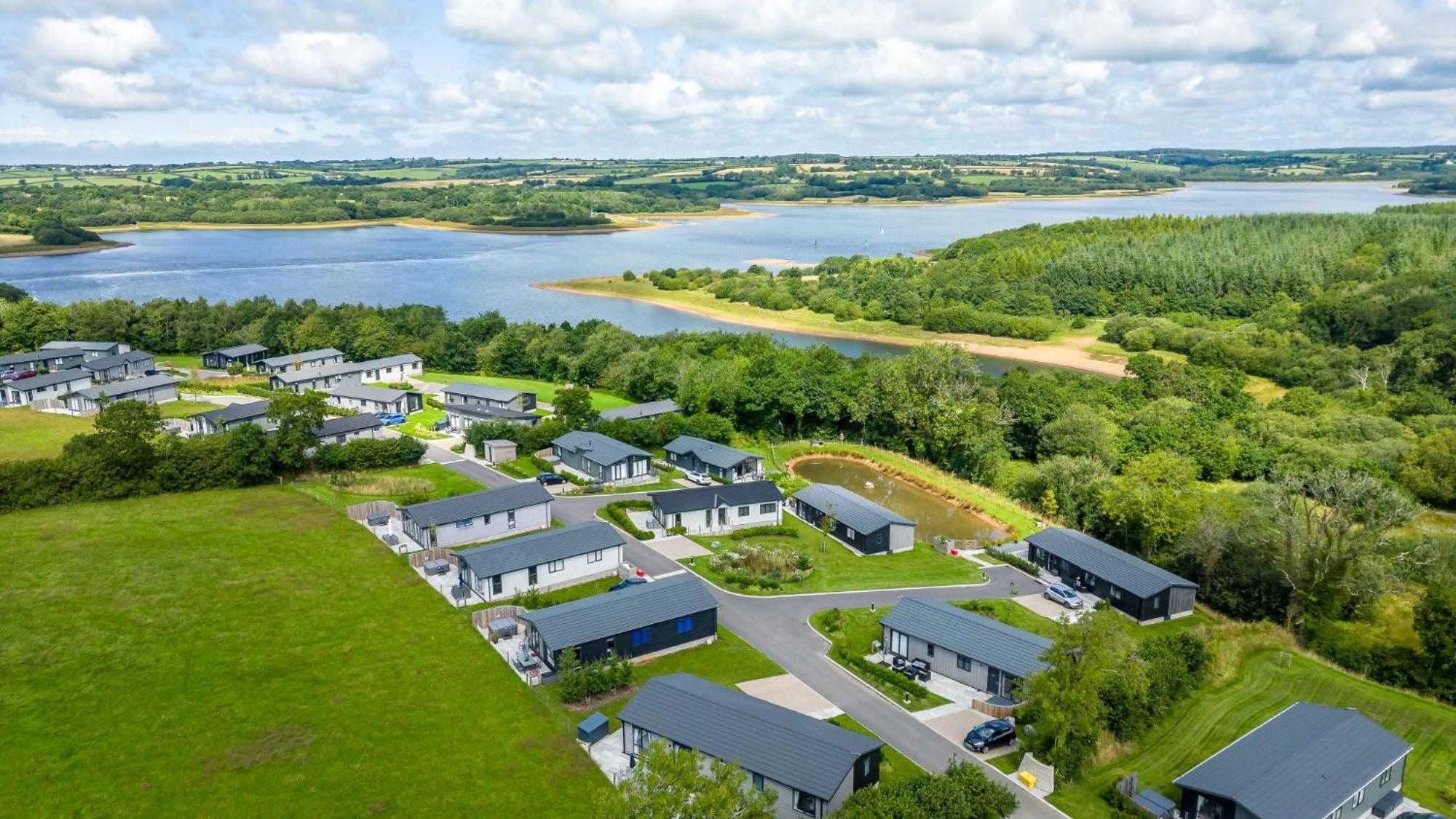 Juniper Lodge, 28 Roadford Lake Lodges Lifton Exterior photo